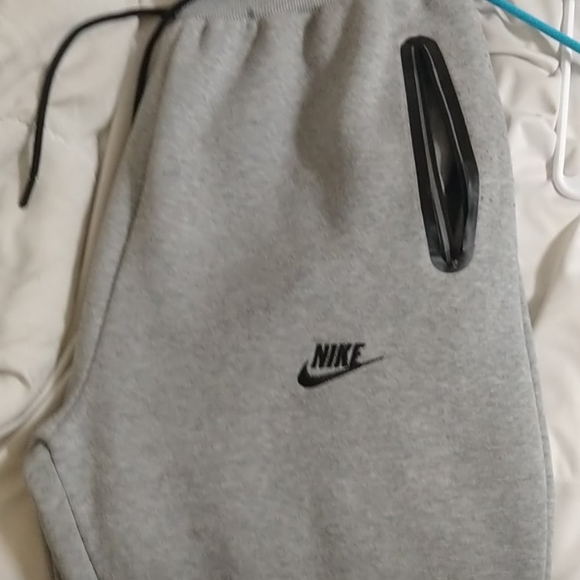 Used niked sweats only worn once - Picture 1 of 4